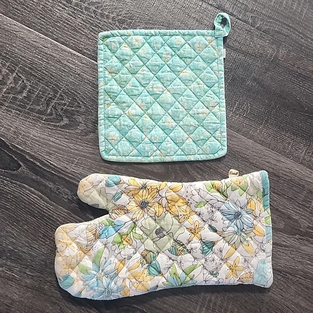 🎉 Two's Company Apron & Potholder Set 🎉